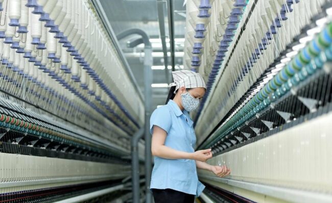 So sánh HydroBlue 90 của BASF với các chất tẩy công nghiệp khác trên thị trường